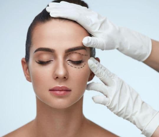 Blefaroplastie superioară vs. inferioară: care este diferența și când este recomandată fiecare?